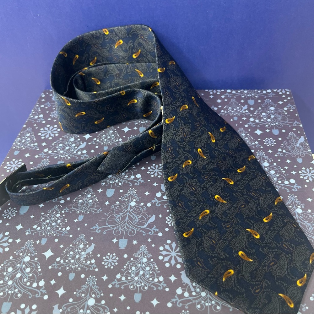 Jeffrey Scott Silk Tie Navy Gold Paisley NWT